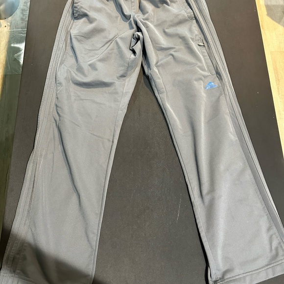 Adidas Light Gray Pants - Lightweight Comfort for Active Lifestyles - Picture 5 of 6